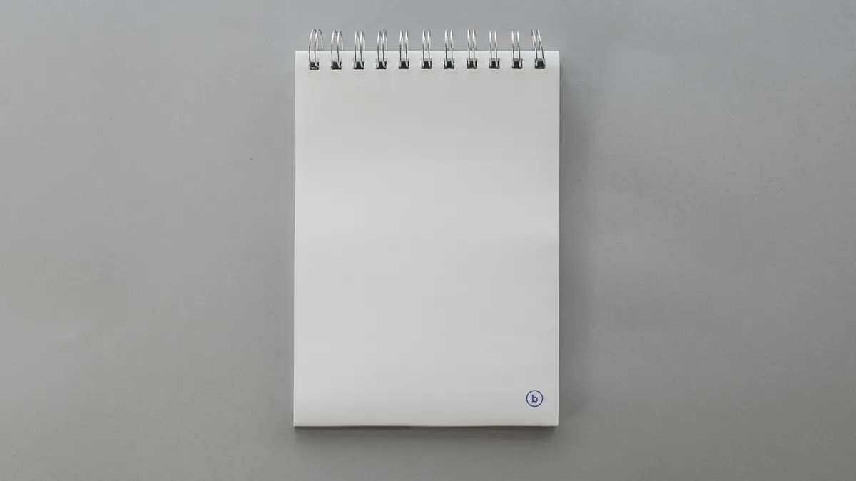 何も書かれていないメモ帳