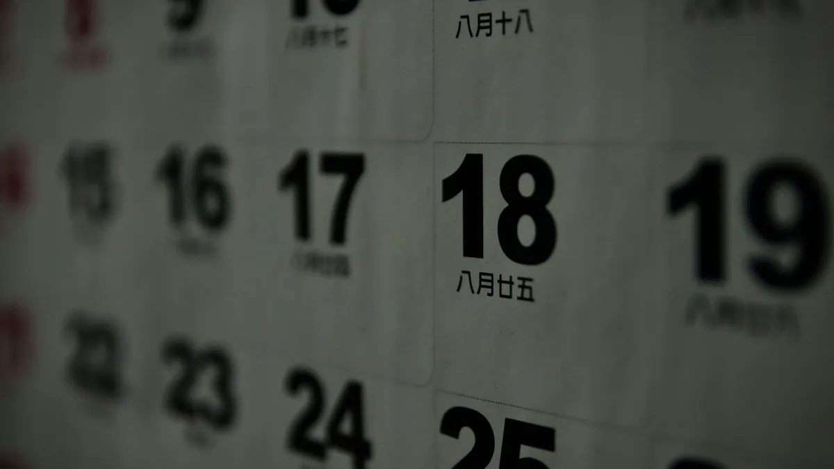 日付が大きく印字された日本のカレンダー